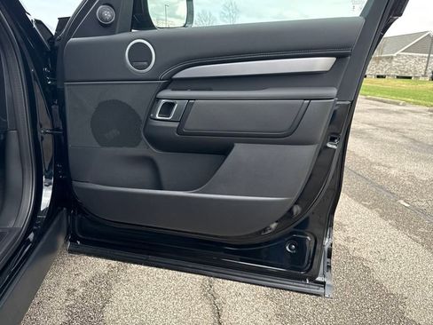 New 2025 Land Rover Discovery Dynamic SE image 15