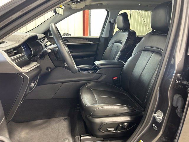 Used 2023 Jeep Grand Cherokee L Limited w/ Luxury Tech Group II AWD/4WD image 13