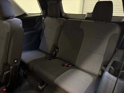 Used 2020 Chevrolet Traverse LT image 16