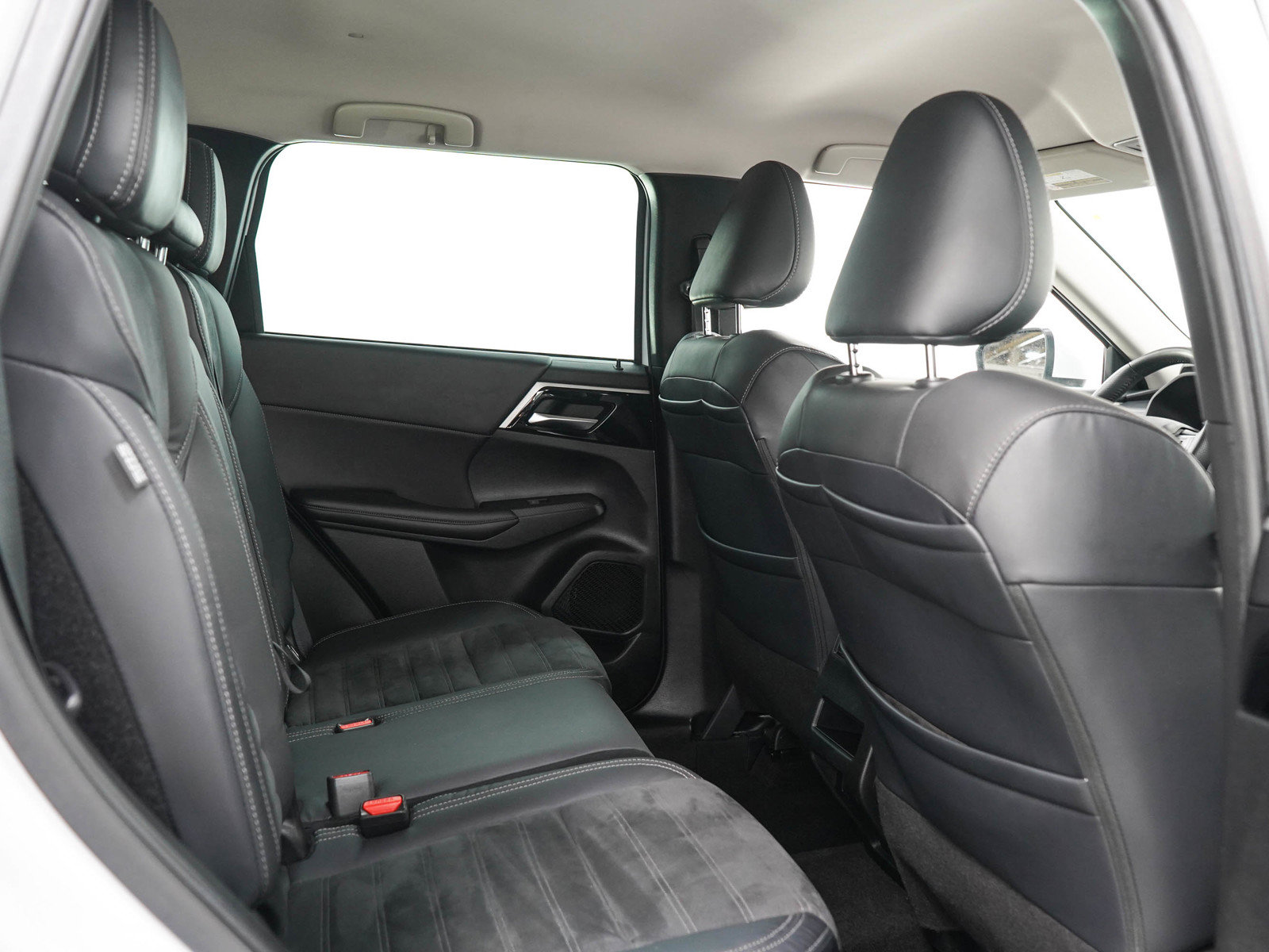 Used 2022 Mitsubishi Outlander SE AWD/4WD image 14