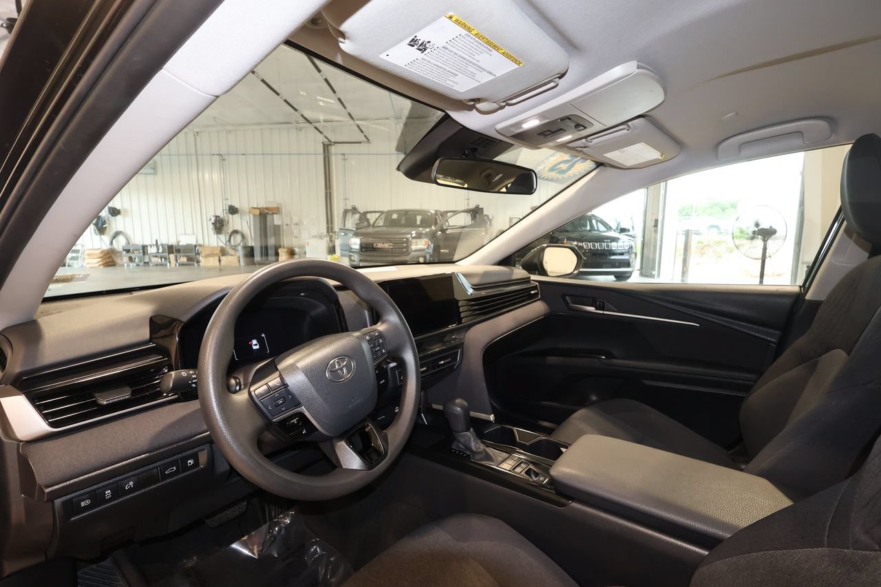 Used 2025 Toyota Camry LE FWD image 9