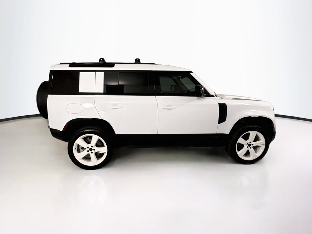 Used 2026 Land Rover Defender 110 X-Dynamic SE AWD/4WD image 4