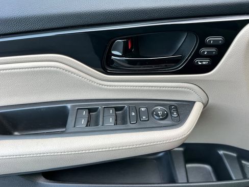 Used 2023 Honda Odyssey Touring image 12