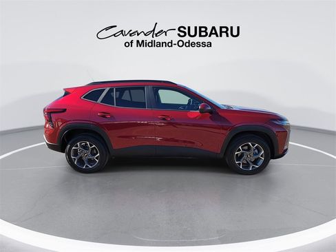 Used 2025 Chevrolet Trax LT image 9