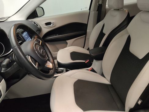 Used 2018 Jeep Compass Latitude w/ Popular Equipment Group FWD image 17