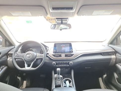 Used 2023 Nissan Altima 2.5 SV FWD image 23
