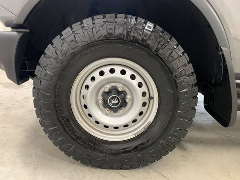 Used 2022 Ford Bronco 2-Door AWD/4WD image 2
