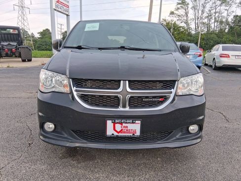 Used 2017 Dodge Grand Caravan SXT FWD image 2