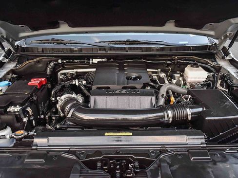 Used 2025 Nissan Frontier PRO-4X image 25