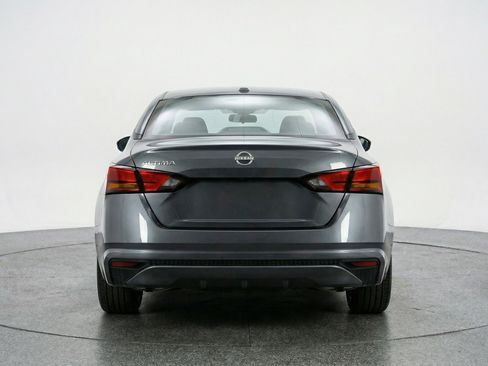 Used 2025 Nissan Altima 2.5 SV FWD image 7