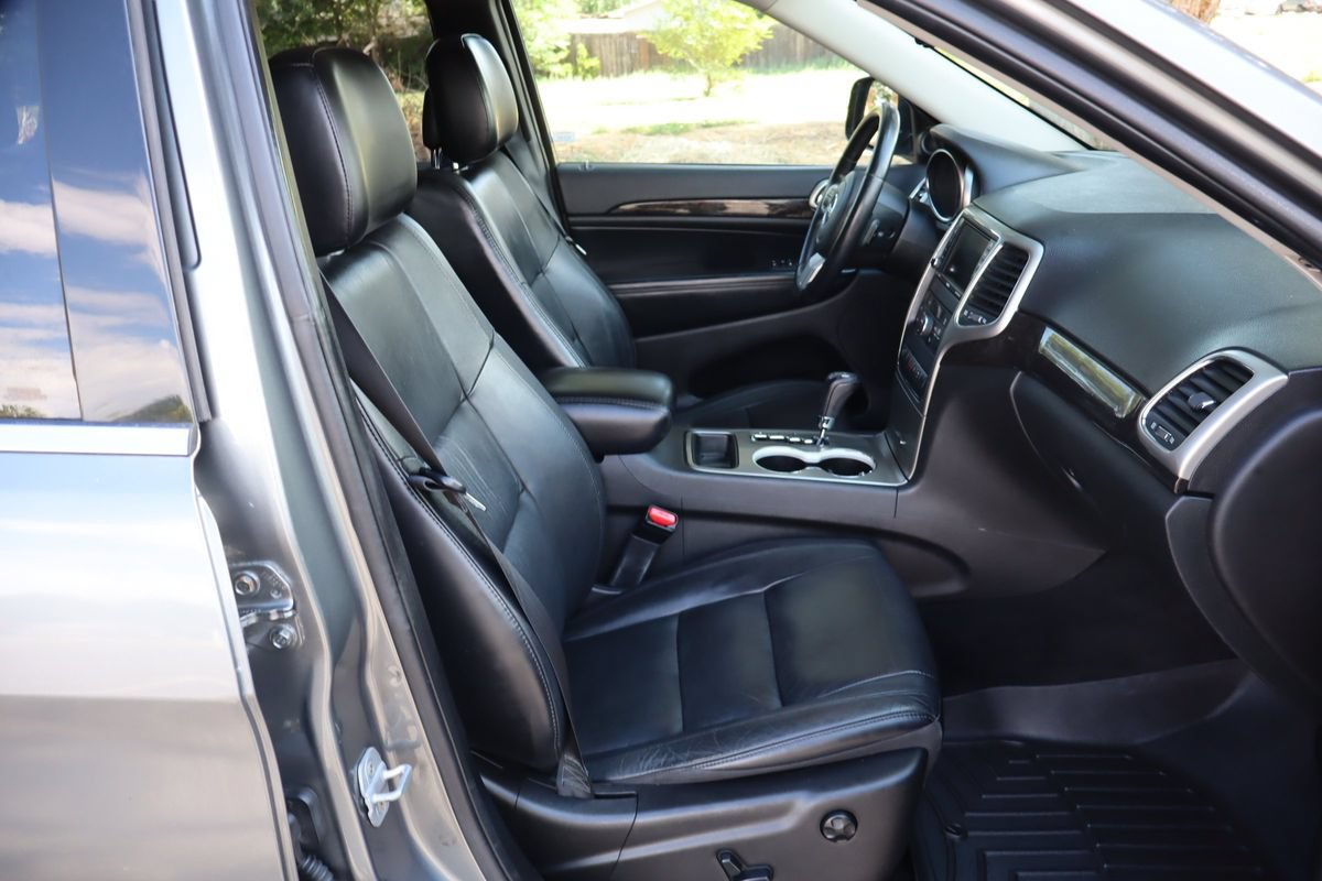 Used 2012 Jeep Grand Cherokee Laredo AWD/4WD image 22
