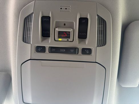 Used 2023 Toyota Highlander XLE AWD/4WD image 20