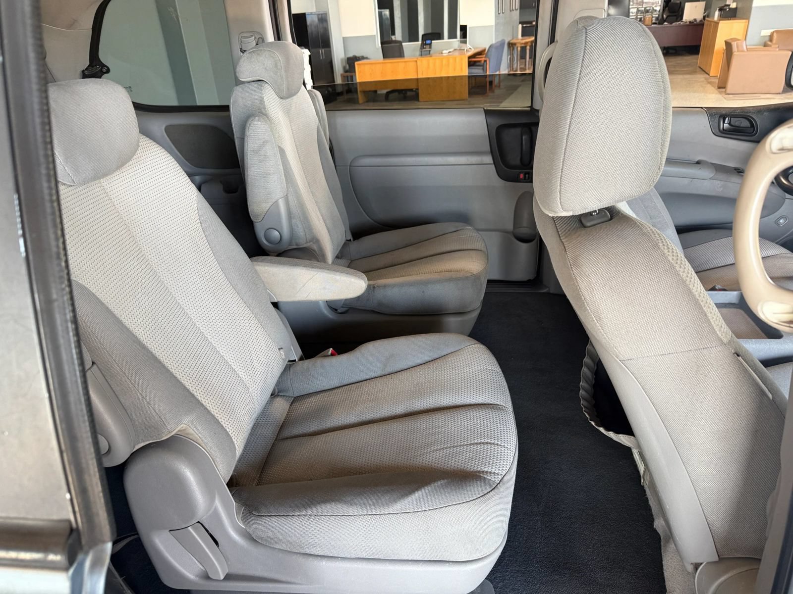 Used 2010 Kia Sedona FWD image 12