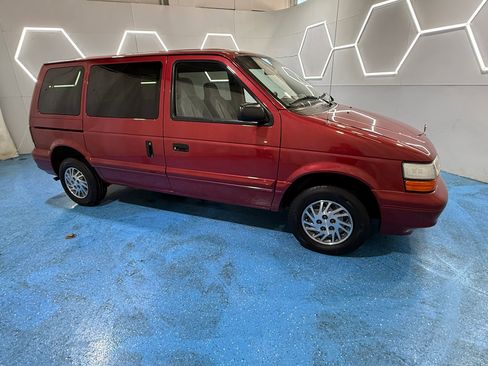 Used 1995 Dodge Caravan Minivan image 10