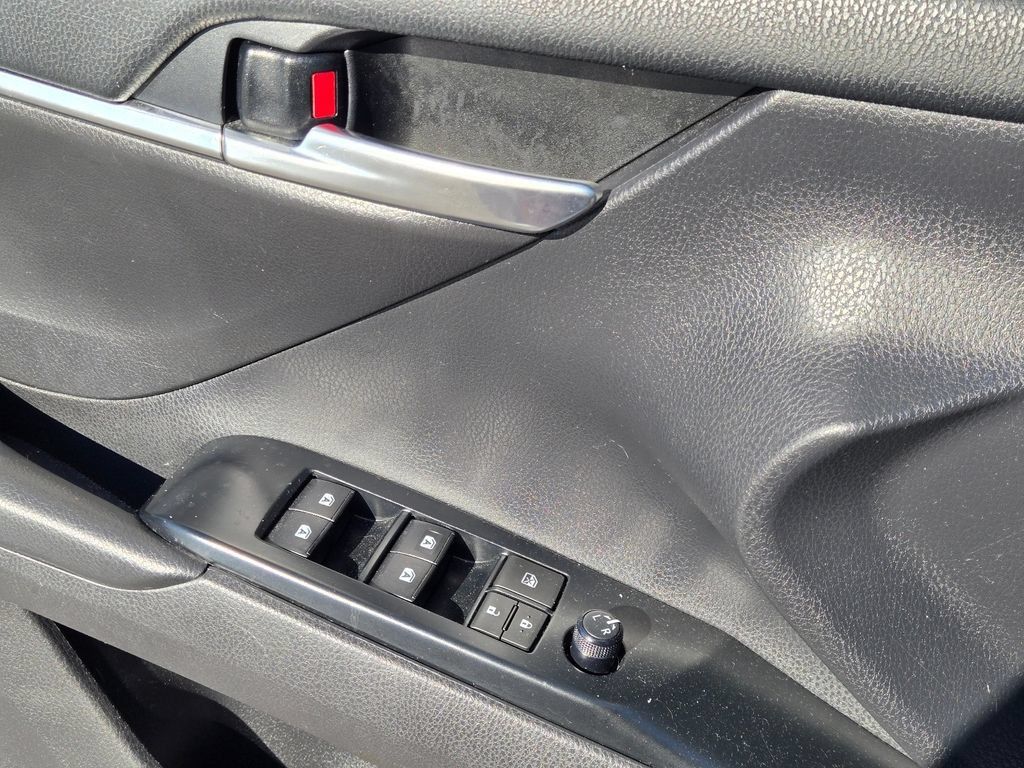 Used 2019 Toyota Camry SE FWD image 19