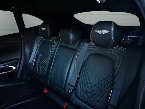 Used 2021 Aston Martin DBX image 26