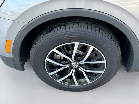 Used 2021 Volkswagen Tiguan SE w/ Panoramic Sunroof Package image 36