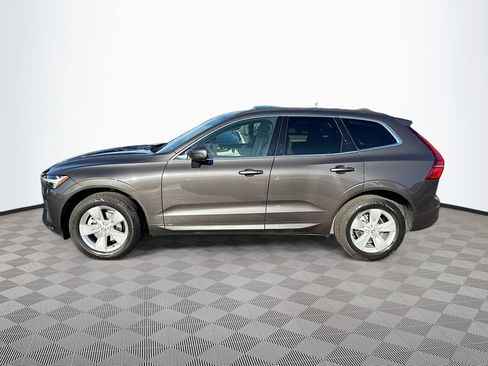 Used 2022 Volvo XC60 B5 Momentum image 5