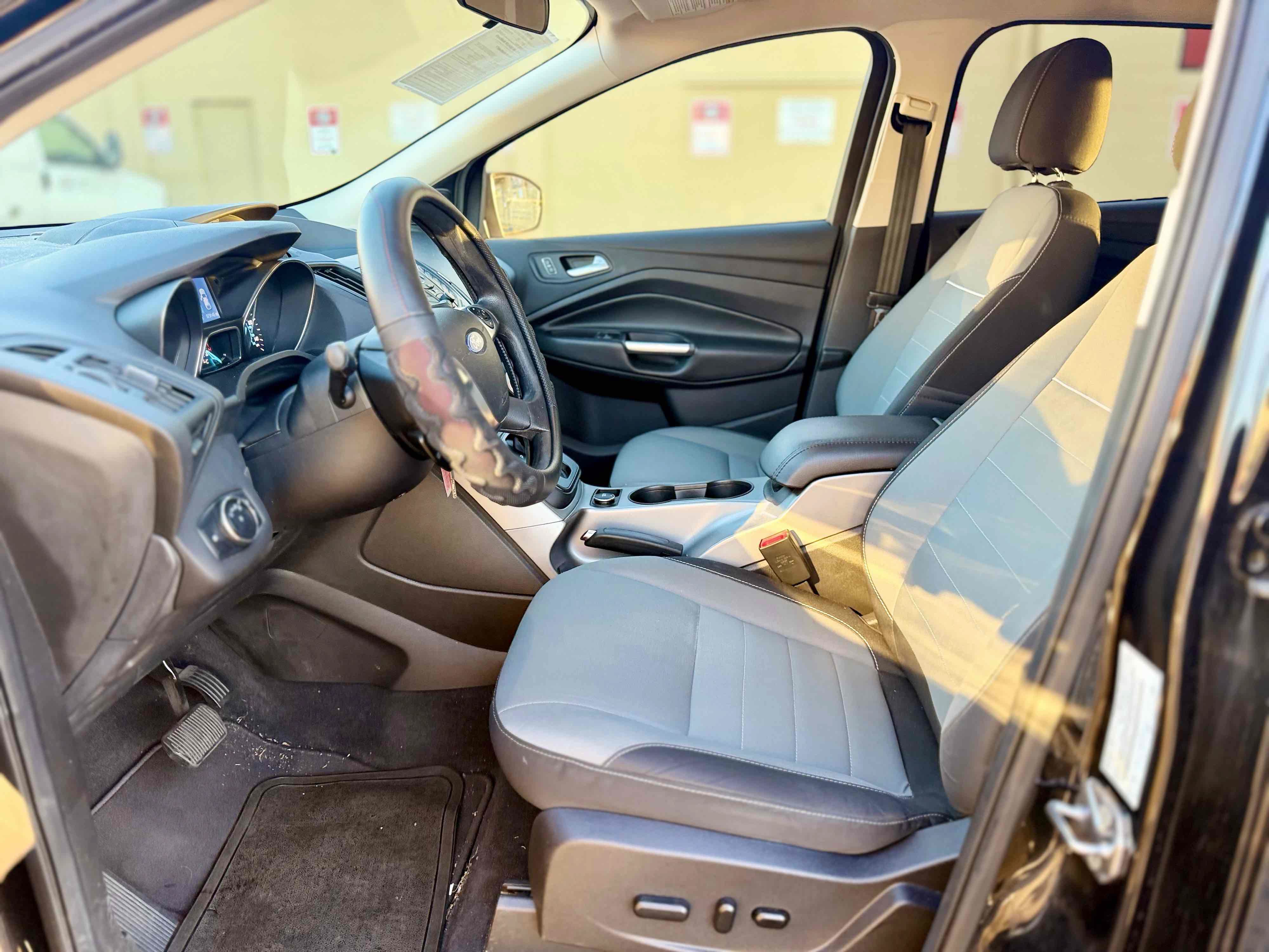 Used 2015 Ford Escape SE FWD image 14