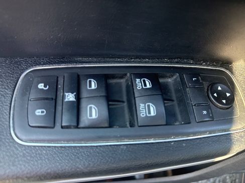 Used 2020 Chrysler 300 S image 32