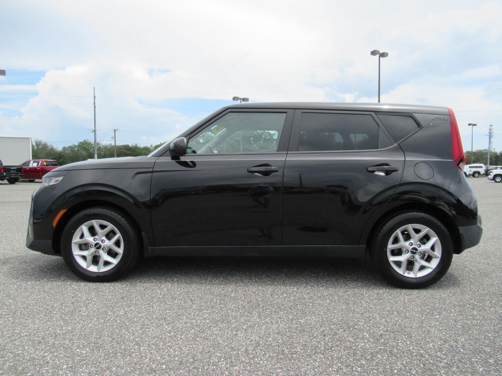 Used 2022 Kia Soul LX w/ Technology Package FWD image 4