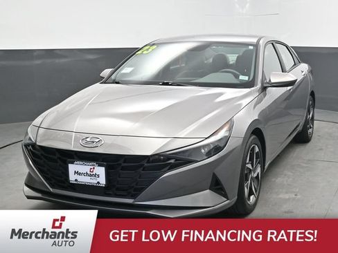 Used 2023 Hyundai Elantra SEL w/ Convenience Package FWD image 2