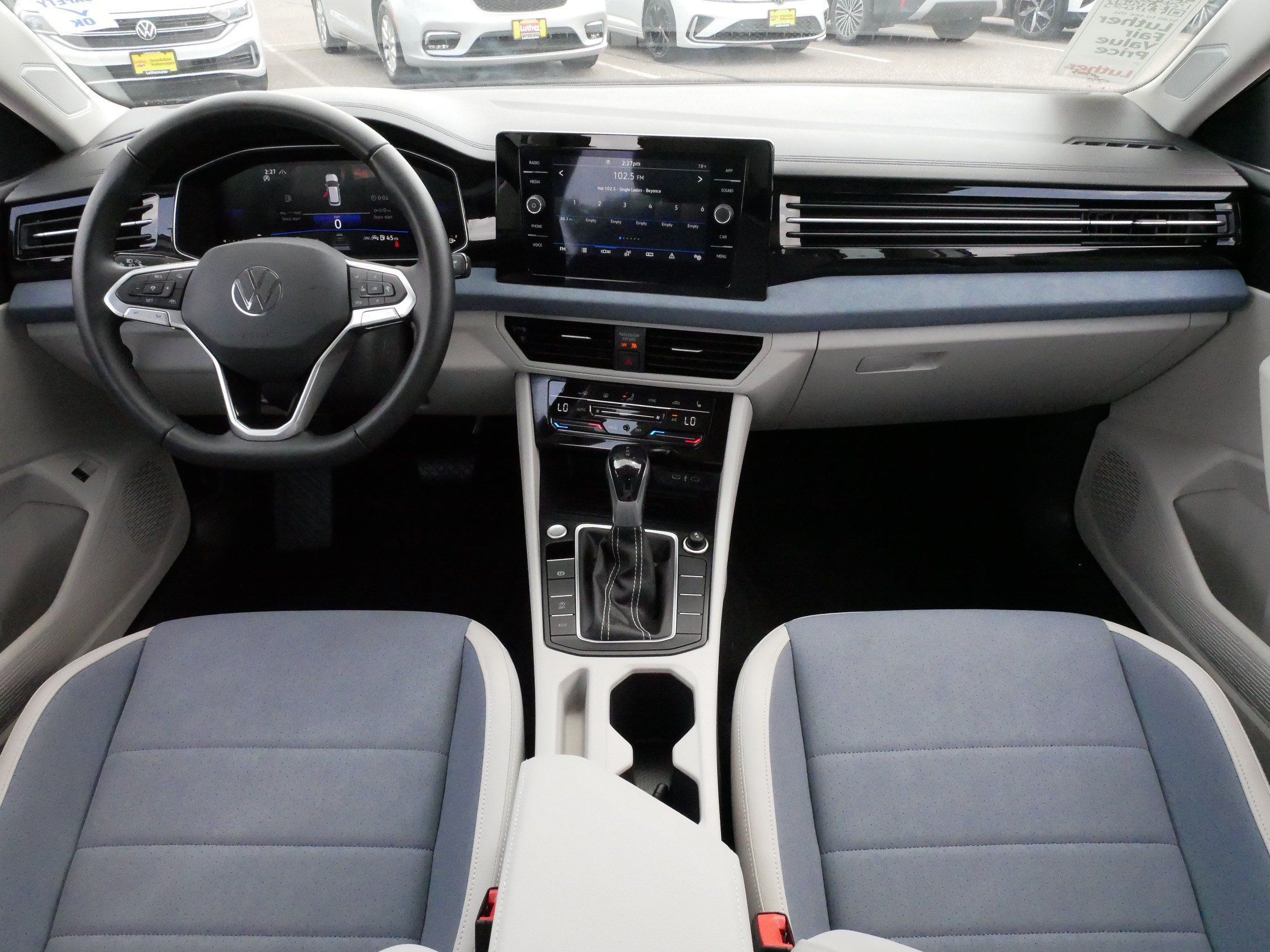 Certified 2025 Volkswagen Jetta SE w/ Sunroof Package FWD image 10
