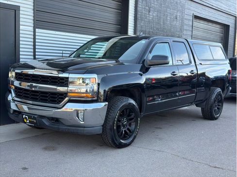 Used 2017 Chevrolet Silverado 1500 LT w/ All Star Edition AWD/4WD image 5