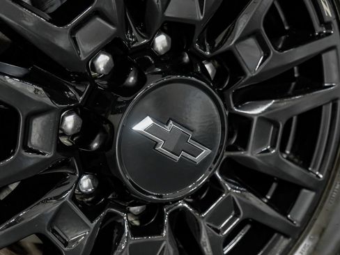 Used 2025 Chevrolet Silverado 2500 ZR2 w/ Technology Package image 58