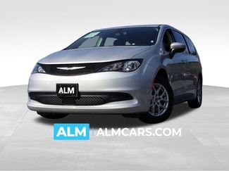 Used 2022 Chrysler Voyager LX image 1