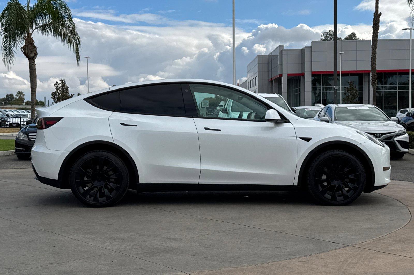 Used 2023 Tesla Model Y Long Range AWD/4WD image 3