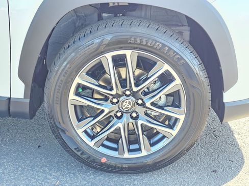 Used 2026 Toyota Corolla Cross XLE w/ Convenience Package image 9