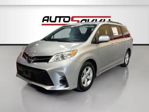 Used 2019 Toyota Sienna LE FWD image 3