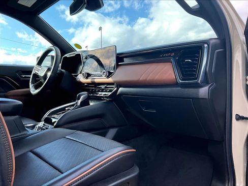 Certified 2023 GMC Canyon AT4 w/ AT4 Premium Package image 14