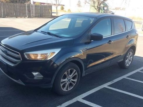 Used 2017 Ford Escape SE image 1