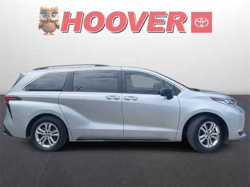 Used 2023 Toyota Sienna XSE image 2