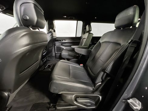 Used 2022 Jeep Wagoneer Series III w/ Flexible Seating Group image 25