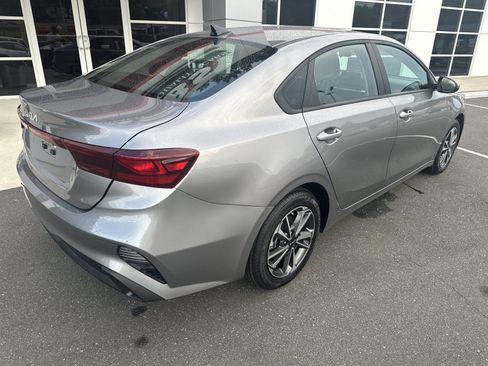 Used 2024 Kia Forte LXS w/ LXS Technology Package FWD image 8