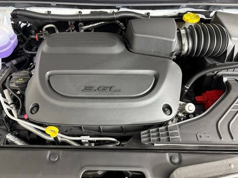 New 2027 Chrysler Pacifica Select FWD image 38