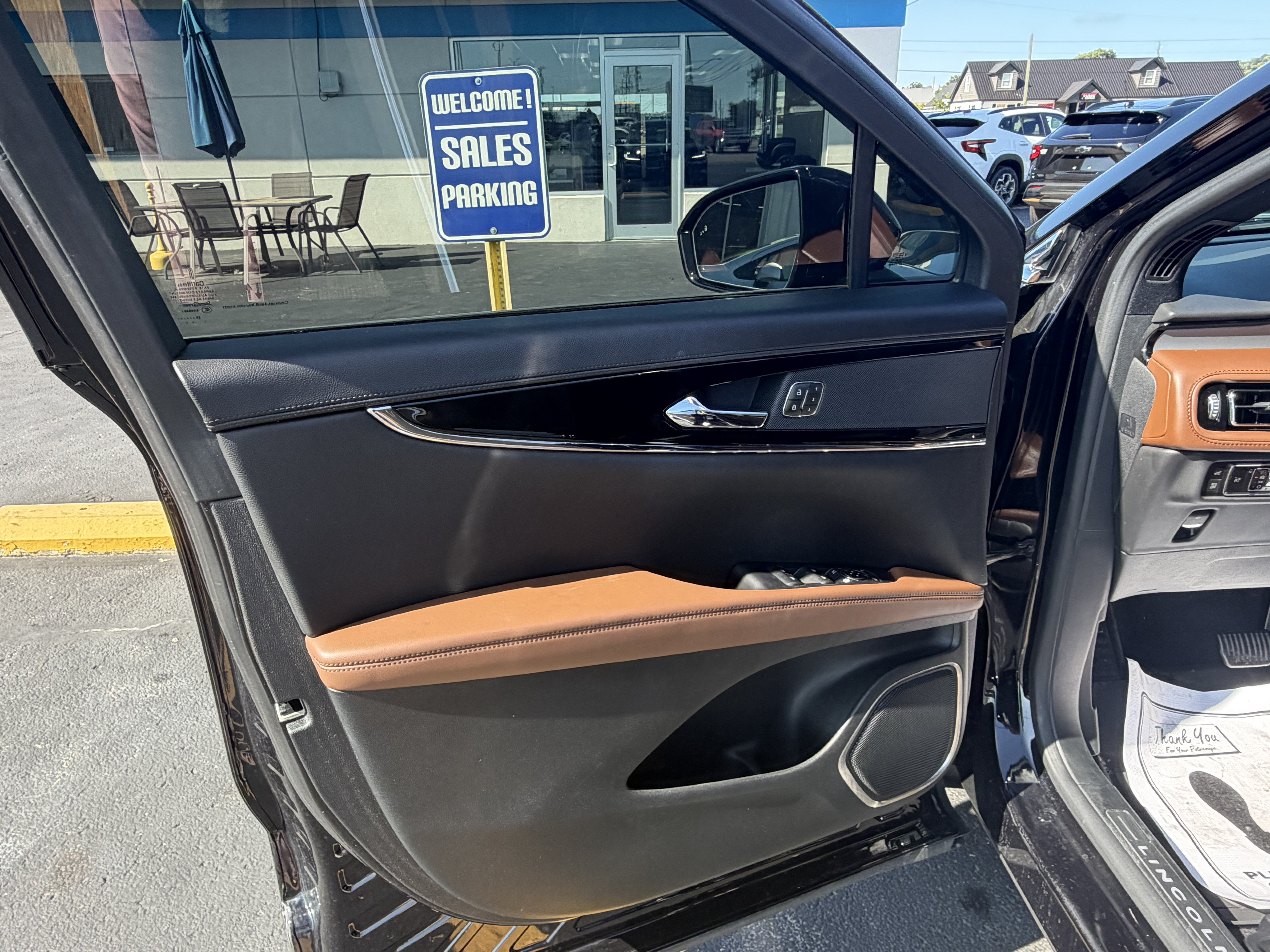 Used 2023 Lincoln Nautilus Reserve w/ Monochromatic Package AWD/4WD image 8