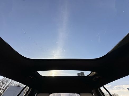 Used 2025 Mercedes-Benz GLB 250 4MATIC image 18