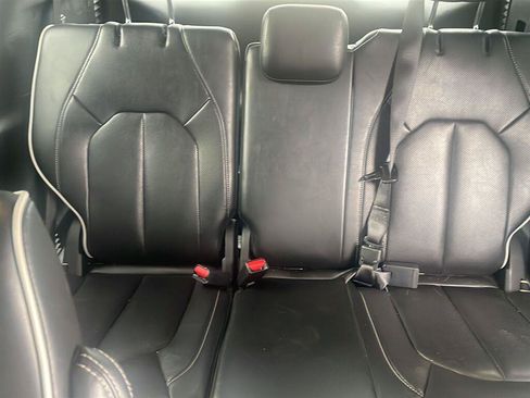 Used 2025 Chrysler Pacifica Limited FWD image 12