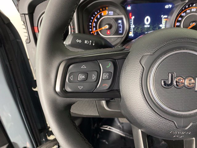 Used 2025 Jeep Wrangler Unlimited Rubicon w/ Convenience Group AWD/4WD image 23