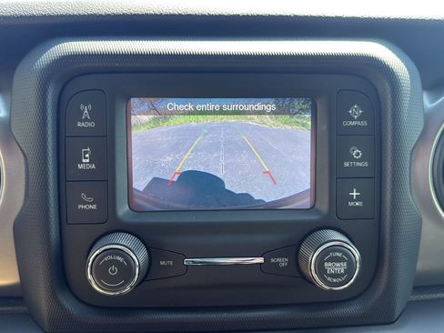 Used 2019 Jeep Wrangler Sport AWD/4WD image 9