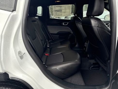 New 2026 Jeep Compass Latitude image 10