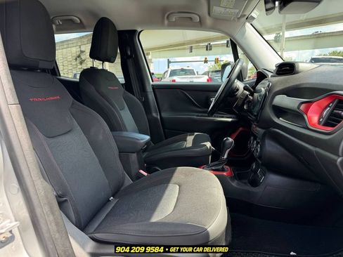 Used 2017 Jeep Renegade Trailhawk AWD/4WD image 29