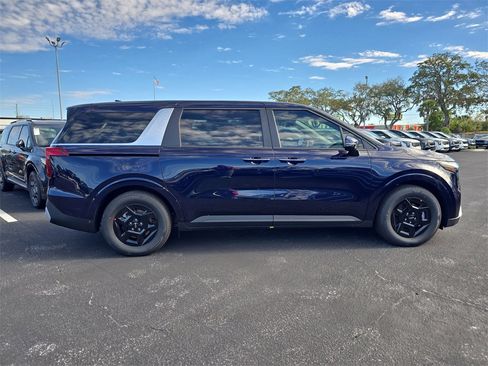New 2026 Kia Carnival LXS image 9