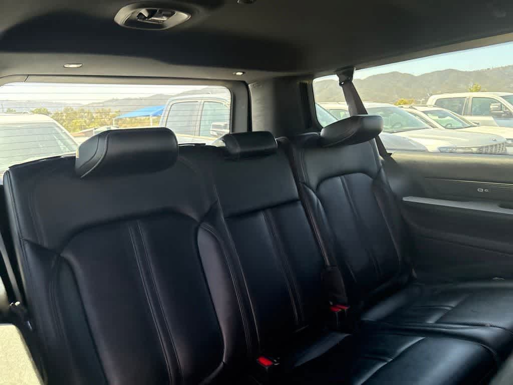 Certified 2024 Jeep Wagoneer L Series II w/ Flexible Seating Group AWD/4WD image 8