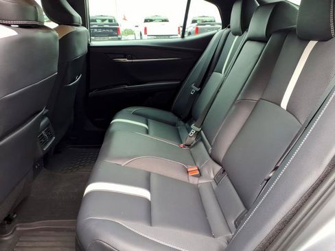 Used 2025 Toyota Camry SE w/ Convenience Package FWD image 11
