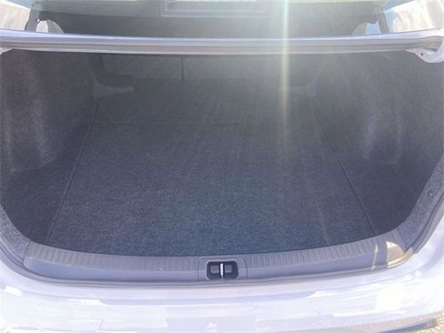 Used 2025 Toyota Corolla SE image 8